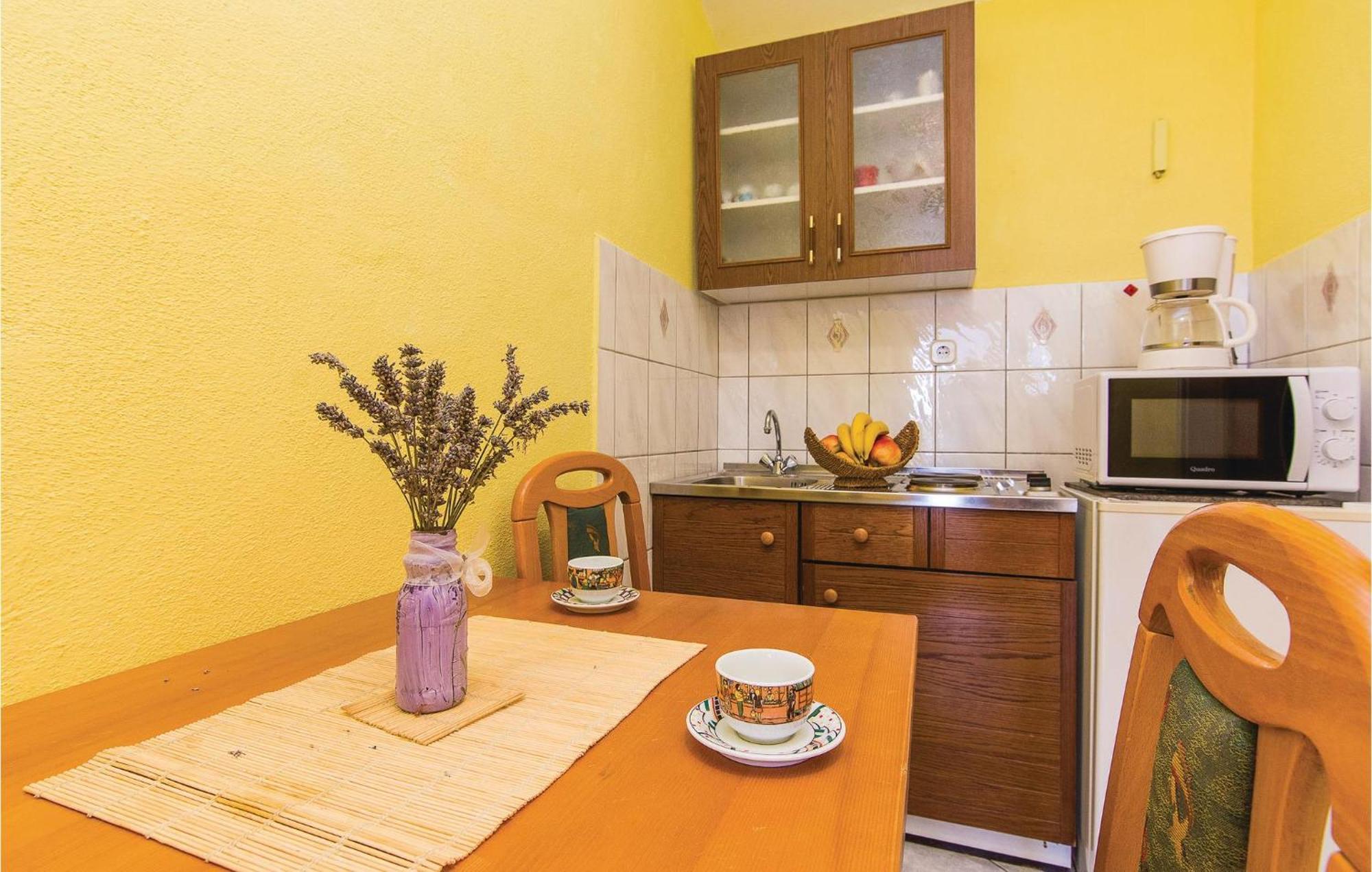 Pet Friendly Apartment In Pakostane With Kitchen Экстерьер фото