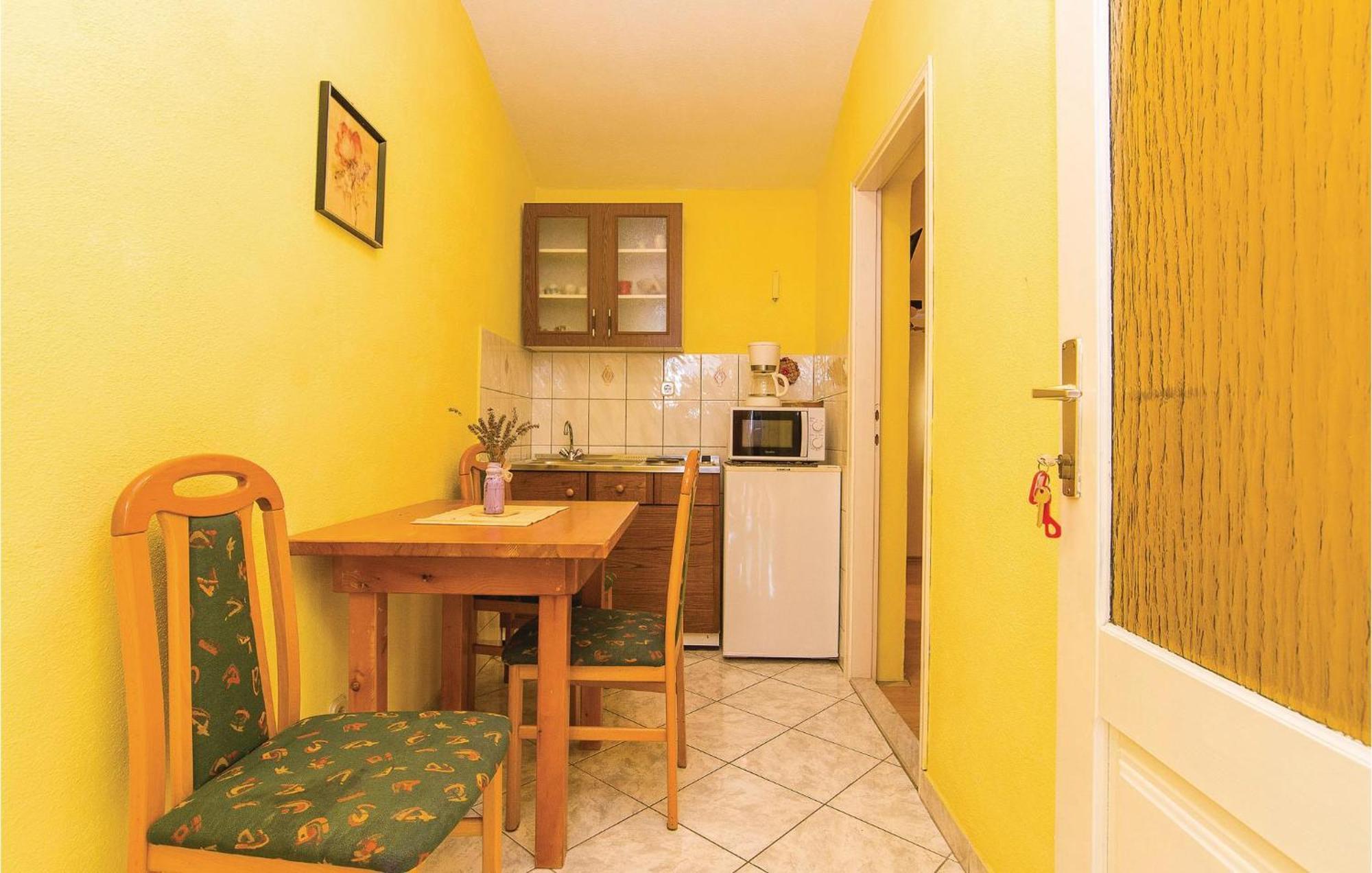 Pet Friendly Apartment In Pakostane With Kitchen Экстерьер фото